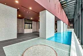A Chic 2BR Apt Near Melbourne CBD w/ Free Parking