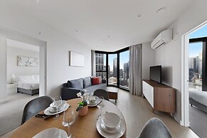 A Chic 2BR Apt Near Melbourne CBD w/ Free Parking