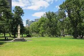 Lovely 3BR Apt With Panoramic Views, Free Parking