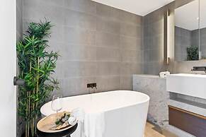 Lovely 3BR Apt With Panoramic Views, Free Parking