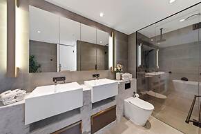 Lovely 3BR Apt With Panoramic Views, Free Parking