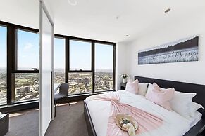 Lovely 3BR Apt With Panoramic Views, Free Parking