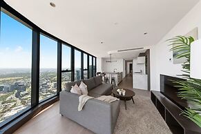 Lovely 3BR Apt With Panoramic Views, Free Parking