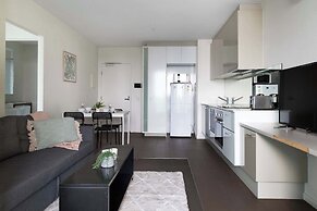 Southern Cross Gem: Modern Home With harbour Views