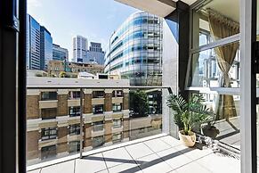 A Stylish Apt for 6 Right Next to Darling Harbour