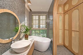 Luxury 4 bedroom Solar Villa