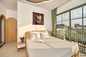 Luxury 4 bedroom Solar Villa