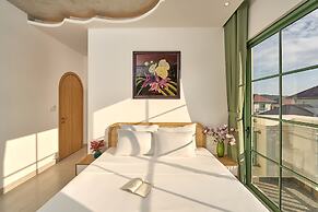 Luxury 4 bedroom Solar Villa