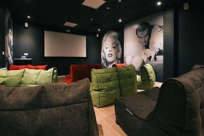 Student Only Picturehouse Apartments