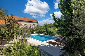 Holiday Home Ljubica With Pool