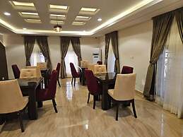 Peninsula Suites