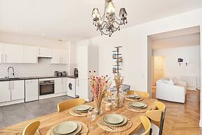 Superb Apartment Center of Paris