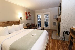 LakeFront Lodge