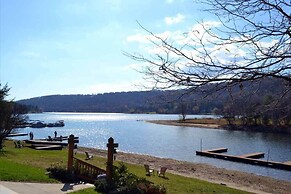 LakeFront Lodge