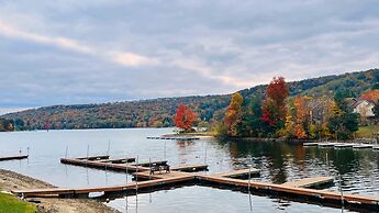 LakeFront Lodge