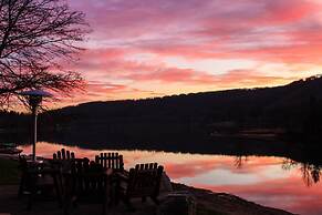 LakeFront Lodge