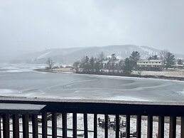 LakeFront Lodge