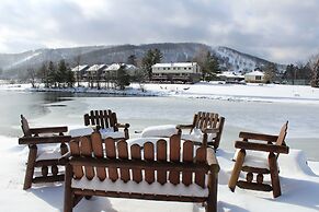 LakeFront Lodge