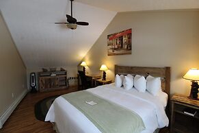LakeFront Lodge