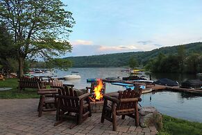 LakeFront Lodge
