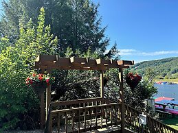 LakeFront Lodge