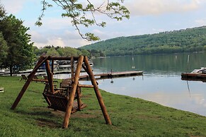 LakeFront Lodge