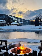 LakeFront Lodge