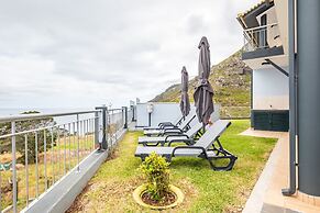 Villa Eastern Edge by Homie