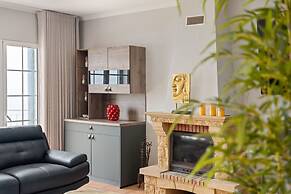Villa Eastern Edge by Homie