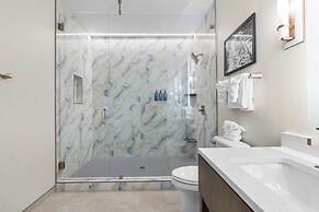 Harbor Suites at Harborwalk Village
