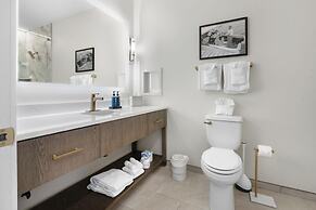 Harbor Suites at Harborwalk Village