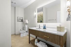 Harbor Suites at Harborwalk Village