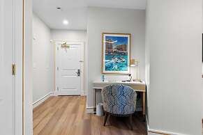 Harbor Suites at Harborwalk Village