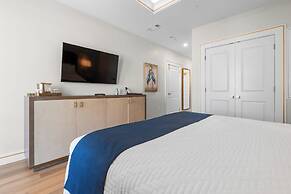 Harbor Suites at Harborwalk Village