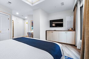 Harbor Suites at Harborwalk Village