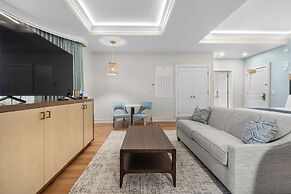 Harbor Suites at Harborwalk Village