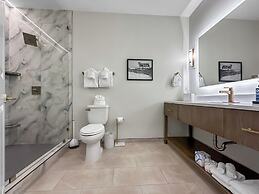 Harbor Suites at Harborwalk Village