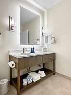Harbor Suites at Harborwalk Village