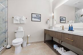 Harbor Suites at Harborwalk Village