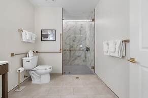 Harbor Suites at Harborwalk Village