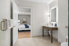 Harbor Suites at Harborwalk Village