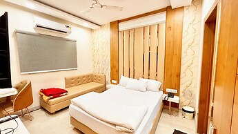 Hotel Apple Palace - Prime Located