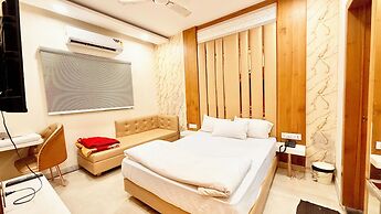 Hotel Apple Palace - Prime Located