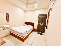 Hotel Apple Palace - Prime Located