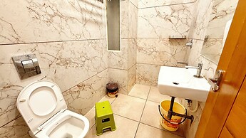 Hotel Apple Palace - Prime Located