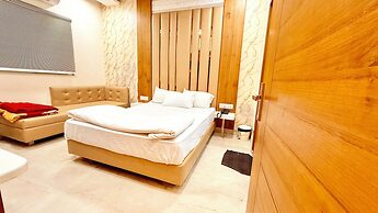 Hotel Apple Palace - Prime Located