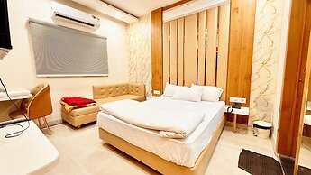Hotel Apple Palace - Prime Located