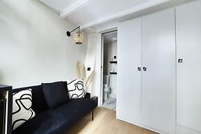 Cozy Studio With Loft Bed - Center of Paris
