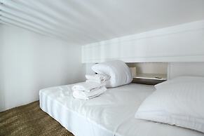 Cozy Studio With Loft Bed - Center of Paris