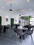 Saint Tropez Hotel and Suites